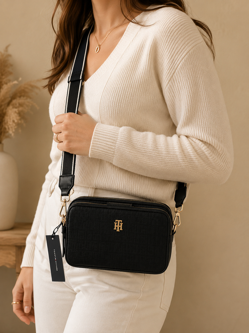 Camera Bag Tommy Hilfiger Monograma Negro - modelo